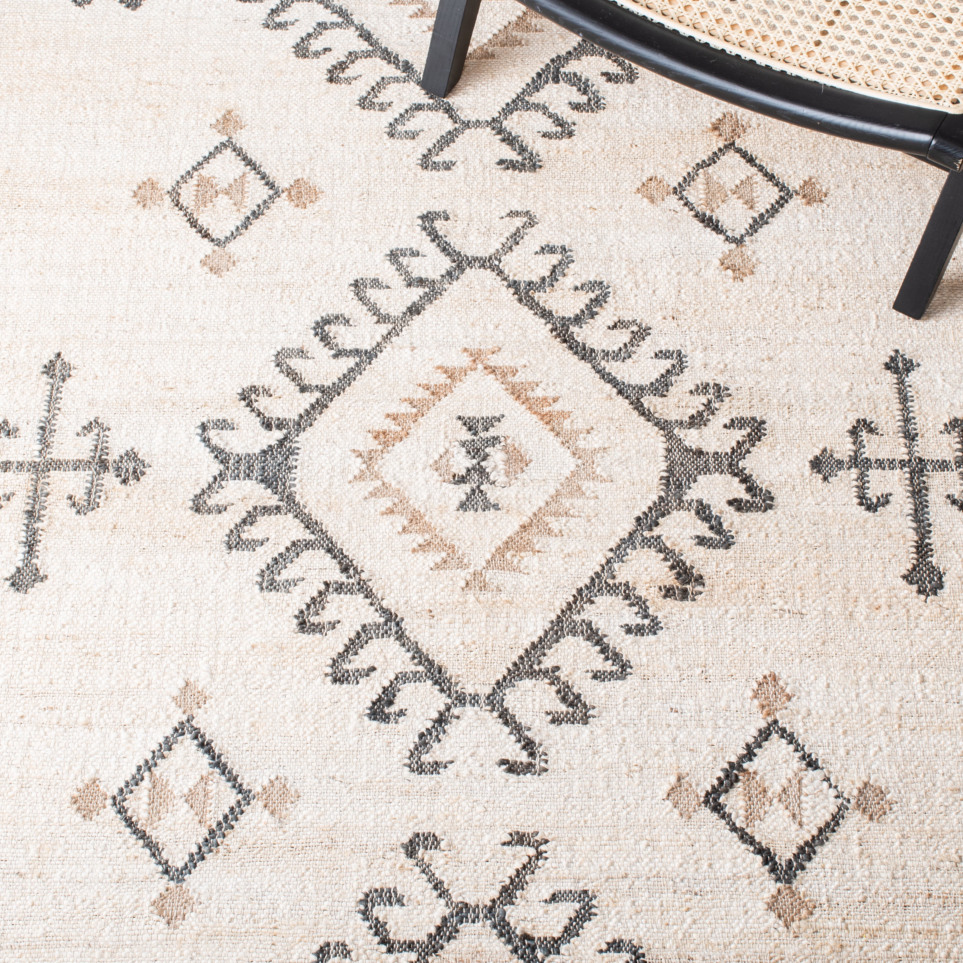 SAFAVIEH Kilim Lisette Tribal Runner Rug, Ivory/Black, 2'3" x 9'