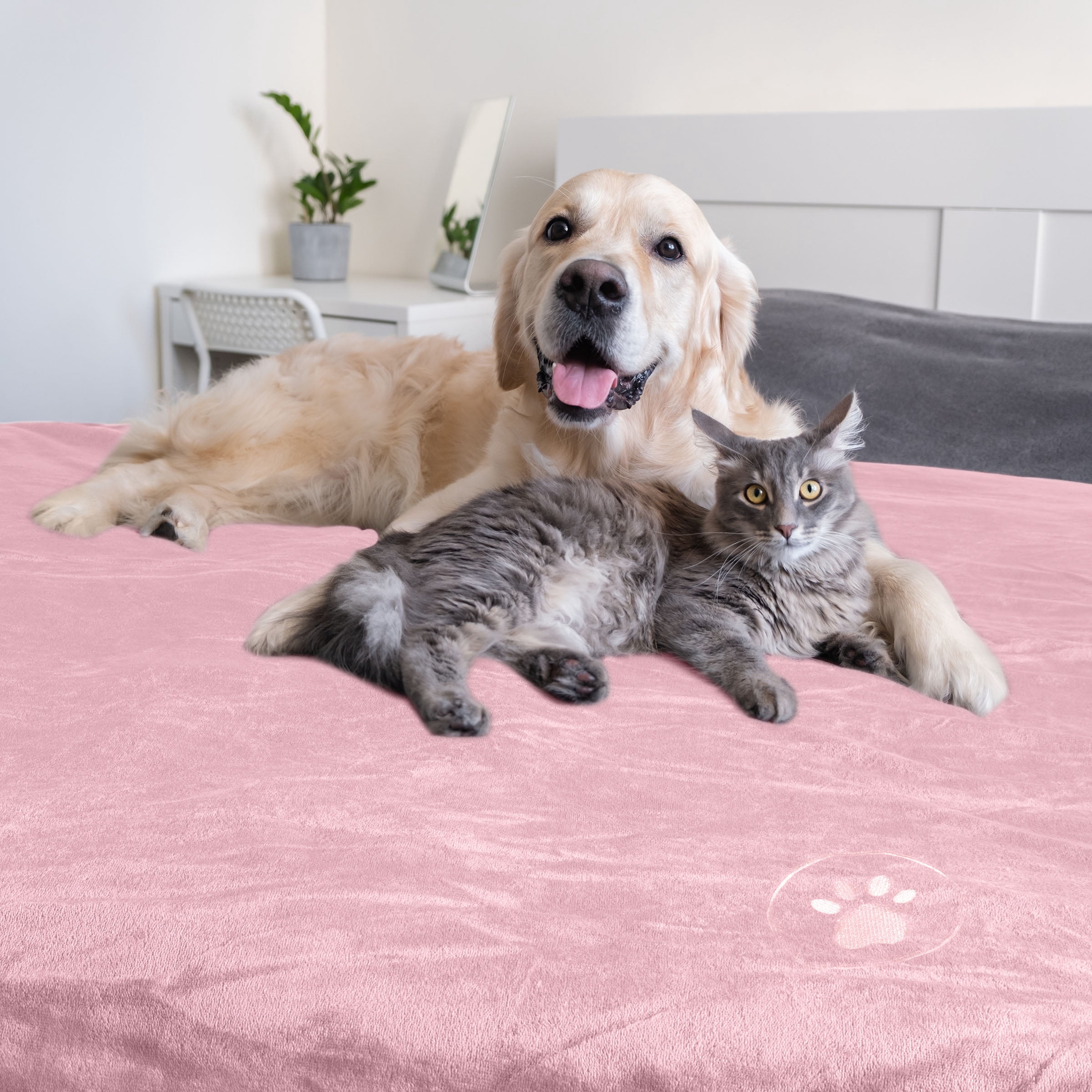 PETMAKER 50x60-Inch Reversible Sherpa Fleece Waterproof Dog Blanket (Pink)