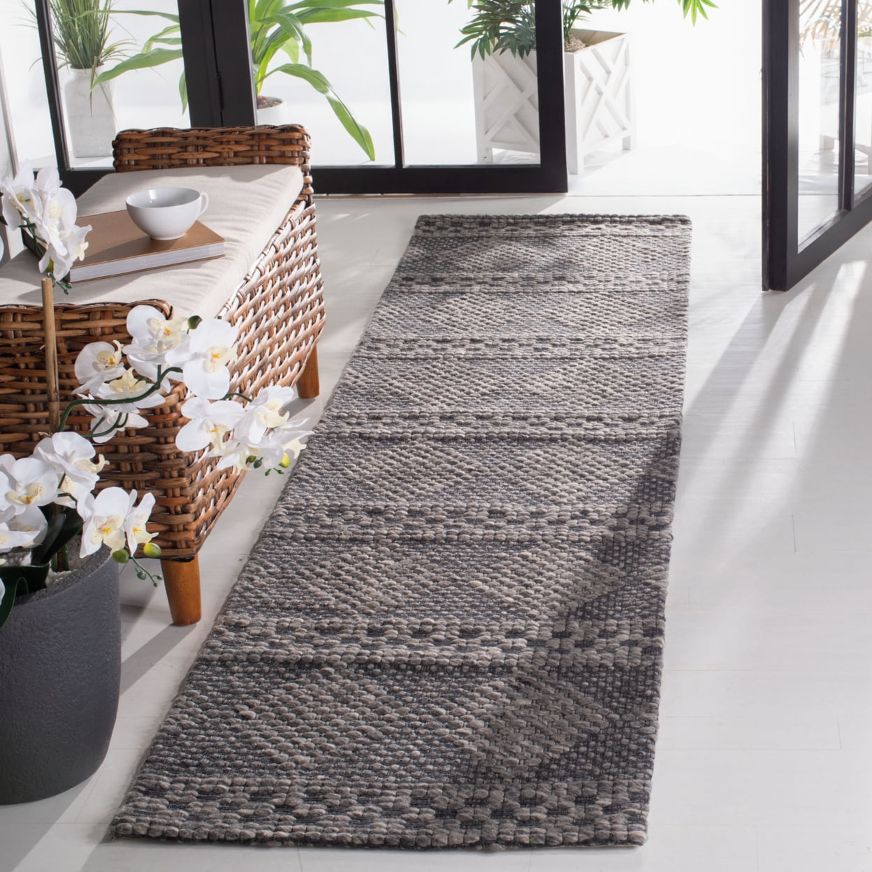 SAFAVIEH Marbella Matilda Diamond Area Rug, Dark Grey, 7' x 7' Round