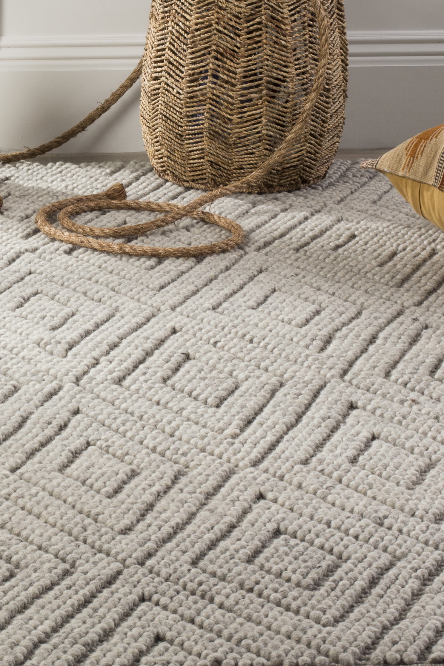 SAFAVIEH Natura Glenda Geometric Area Rug, Silver, 6' x 6' Square