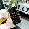 thumbnail image 3 of Destaca entre la multitud con esta innovadora y vibrante funda de goma TPU con estampado de dibujos animados para iPhone, 3 of 4