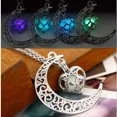 thumbnail image 2 of Collar con colgante de cadena de clavícula navideña con forma de corazón y luna hueca, 2 of 5