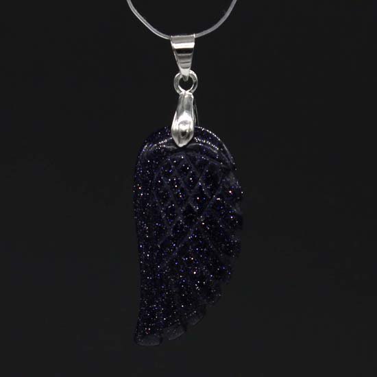 Colgante de alas de ángel de cristal natural europeo y americano Colgante de alas de ángel talladas Colgante de collar de mujer de moda