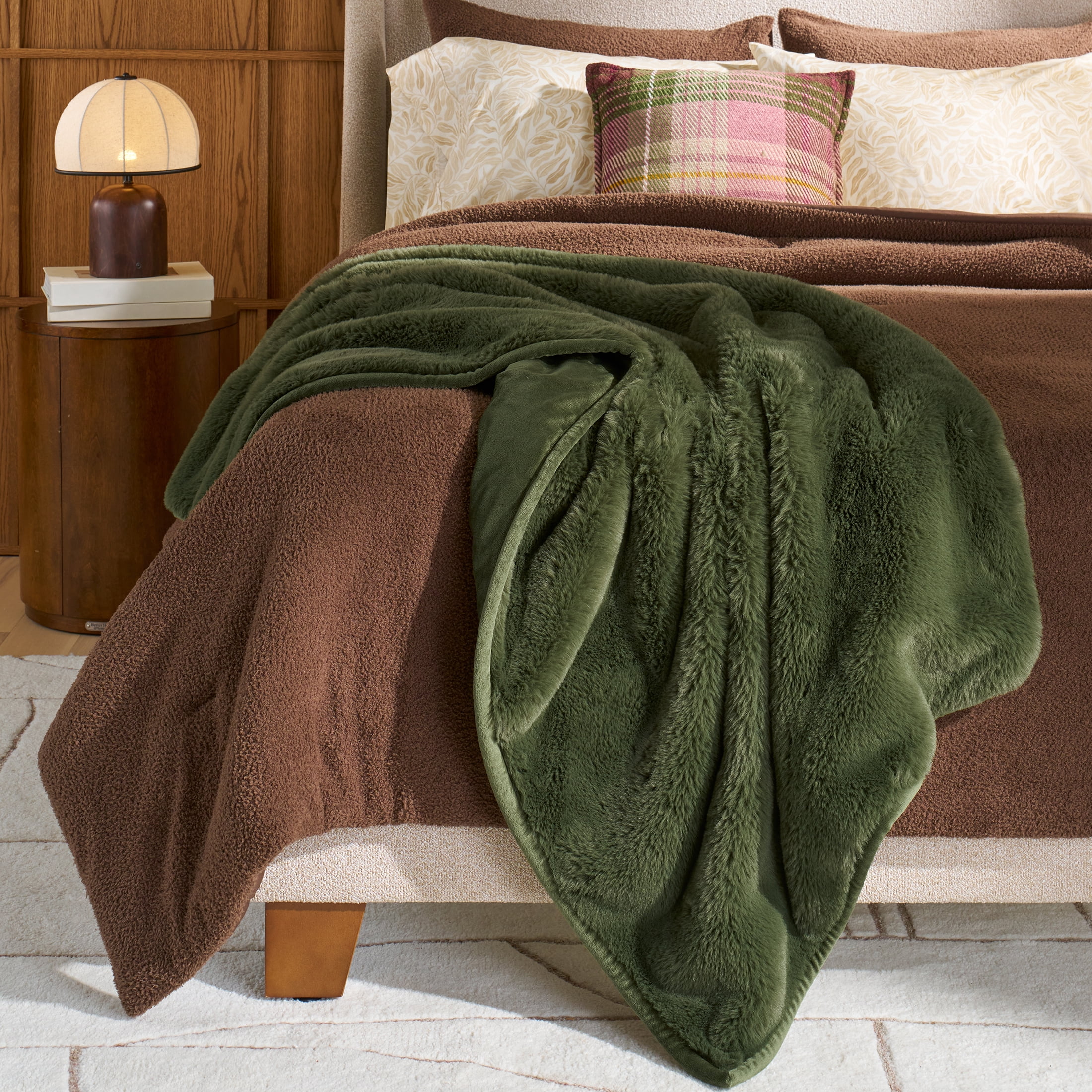 Better Homes & Gardens Cypress Tree Faux Fur Oversized Throw, 50 in x 72 in