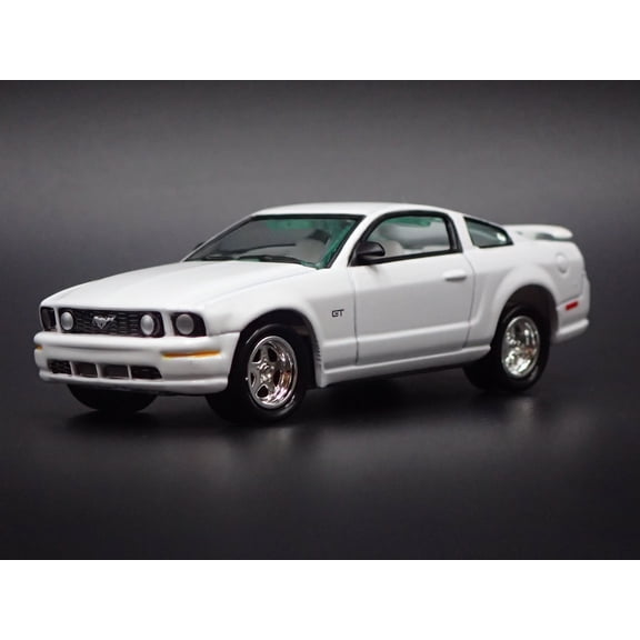 Open Box 2005-2009 FORD MUSTANG GT RARE 1:64 SCALE COLLECTIBLE DIORAMA DIECAST MODEL CAR