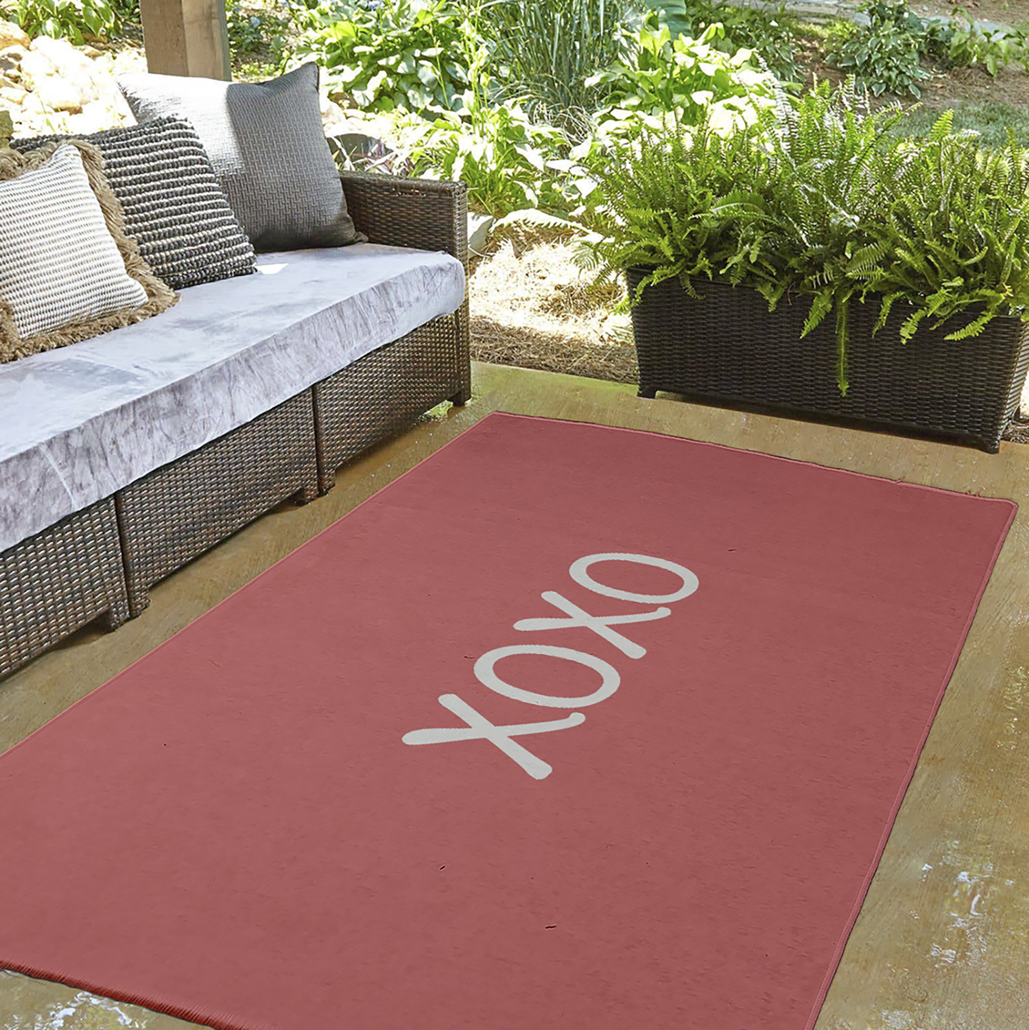 Simply Daisy 3' x 5' Coral XOXO Valentines Chenille Indoor/Outdoor Rug