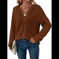 thumbnail image 2 of Sudadera con Capucha de Larga de Punto Gofre para Mujer, con Cordón, Botones, Cuello en V, Informal, con Capucha. Color Caramelo XS, 2 of 9