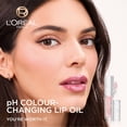 thumbnail image 3 of L’Oréal Paris Huile à Lèvres Teintée Plump Ambition, Brillant à lèvres repulpant, Léger picotement, Non collant, Hydratant, infusé d'acide hyaluronique, NUDE MACARON, 5 ml, 3 of 9
