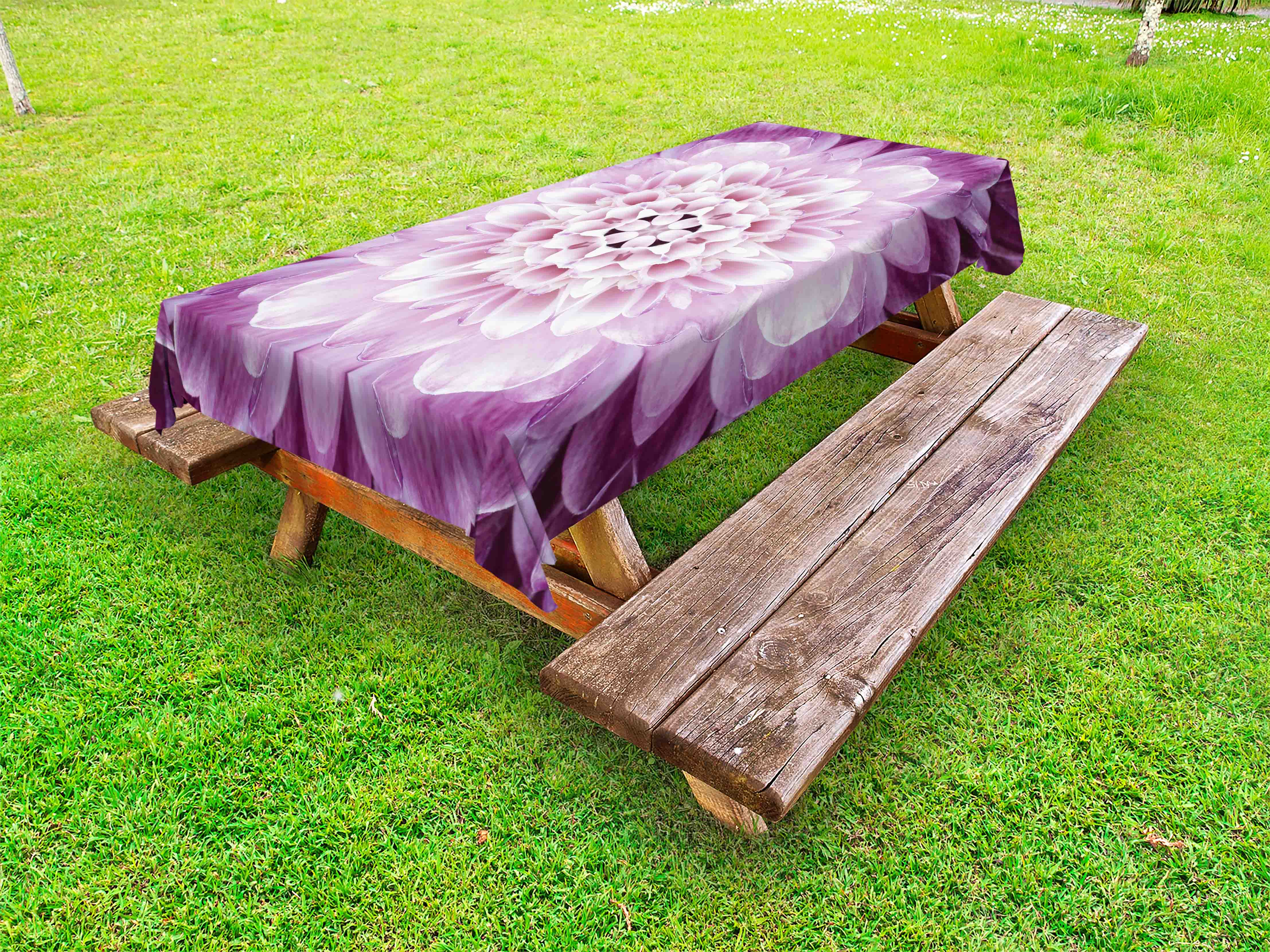 Flower Outdoor Tablecloth, Closeup Image of a Chrysanthemum Blossom