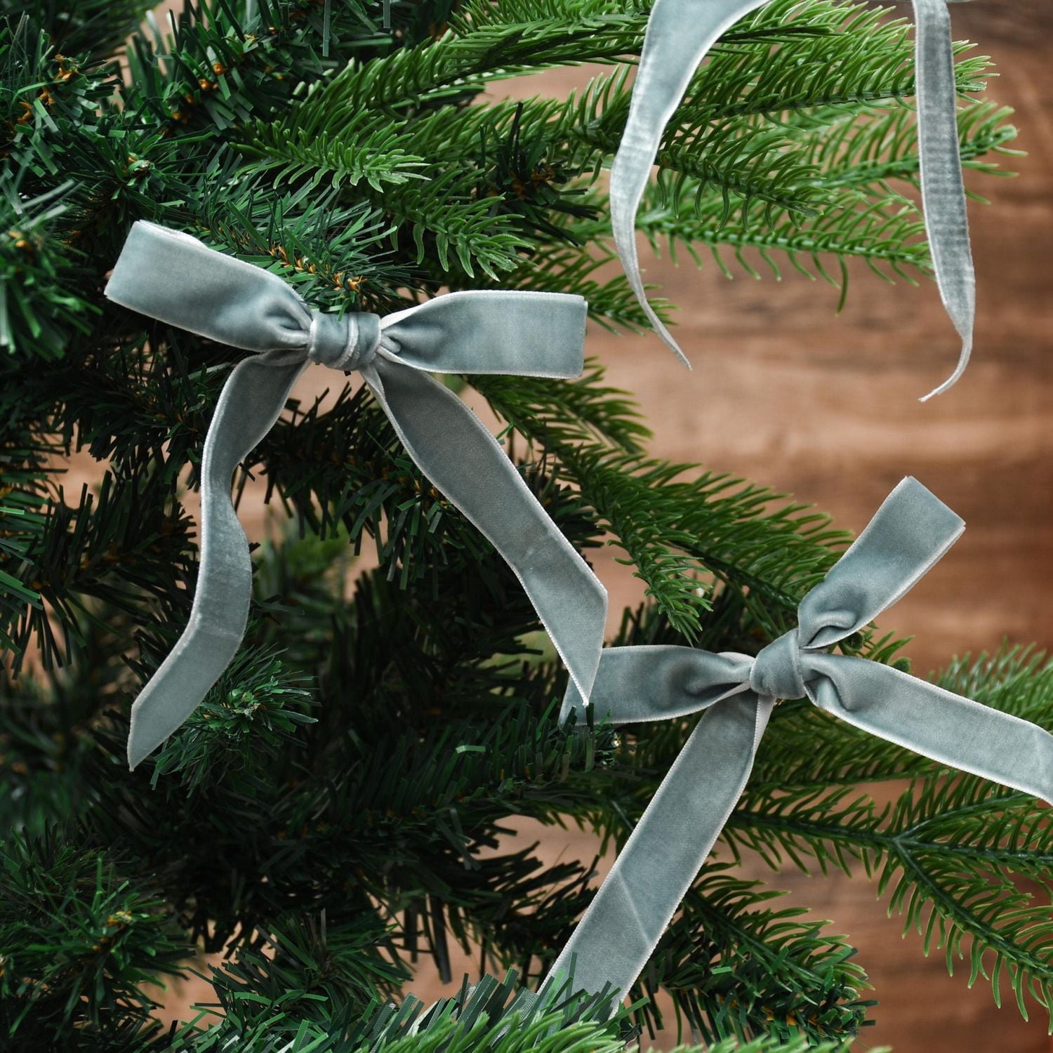 FRAÎCHE Holiday Light Blue Velvet Bow Clips Ornament Set, 6 Pack