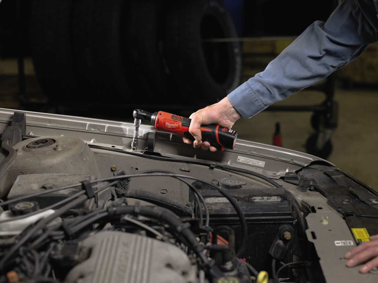 Milwaukee 2457-21 3/8-in Cordless M12 Lithium-Ion Ratchet Kit Wrenches