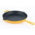 thumbnail image 1 of Chuck Hughes Poêle à Frire Ronde en Fonte 26 cm – Poêle Pré-Assaisonnée avec Poignée d'Assistance, Poêle de Cuisson Robuste pour l'Intérieur et l'Extérieur pour Viandes, Légumes et Plats de Déjeuner (Goldfinch Yellow), 1 of 5