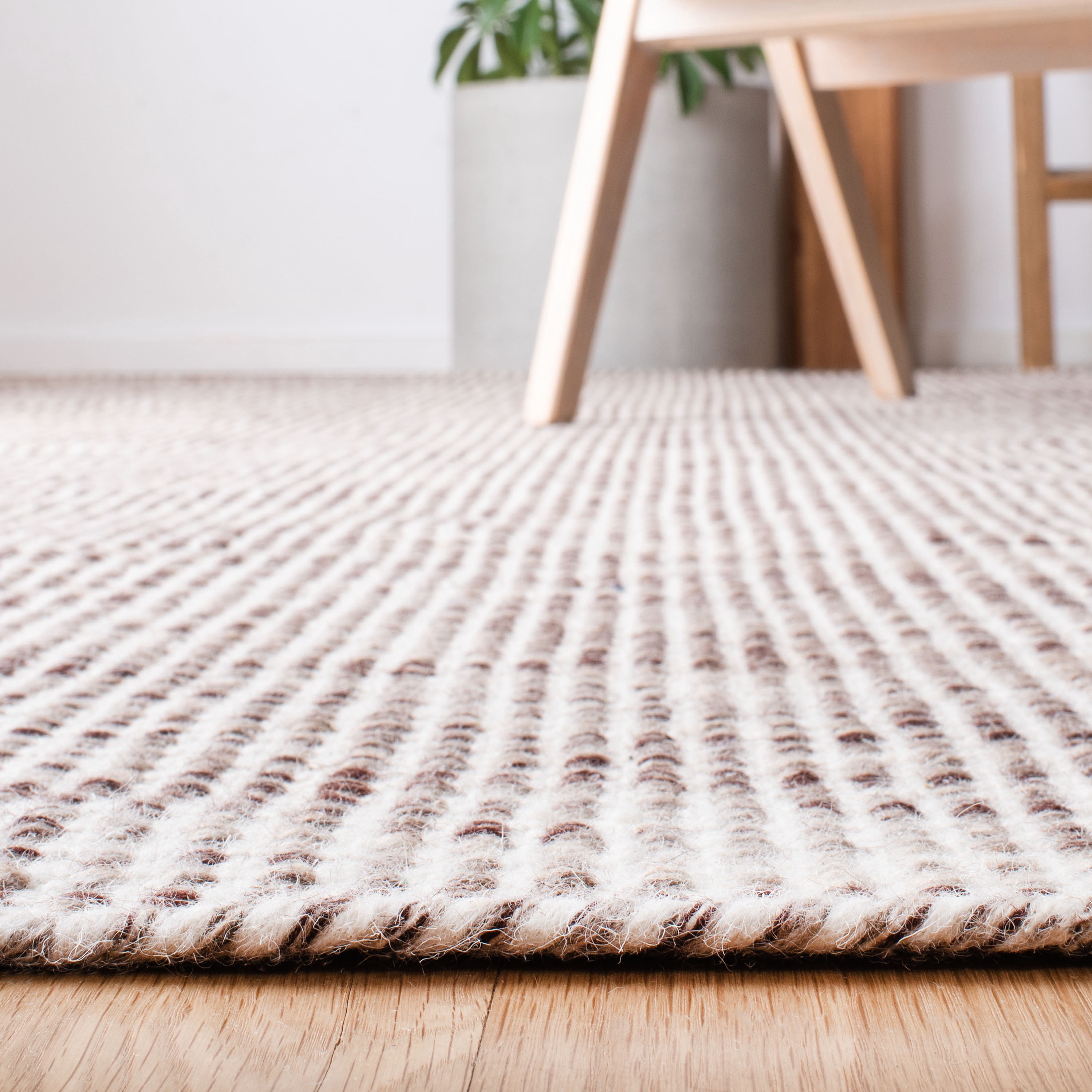 SAFAVIEH Vermont Zaman Distressed Dotted Area Rug, Brown/Ivory, 8' x 10'