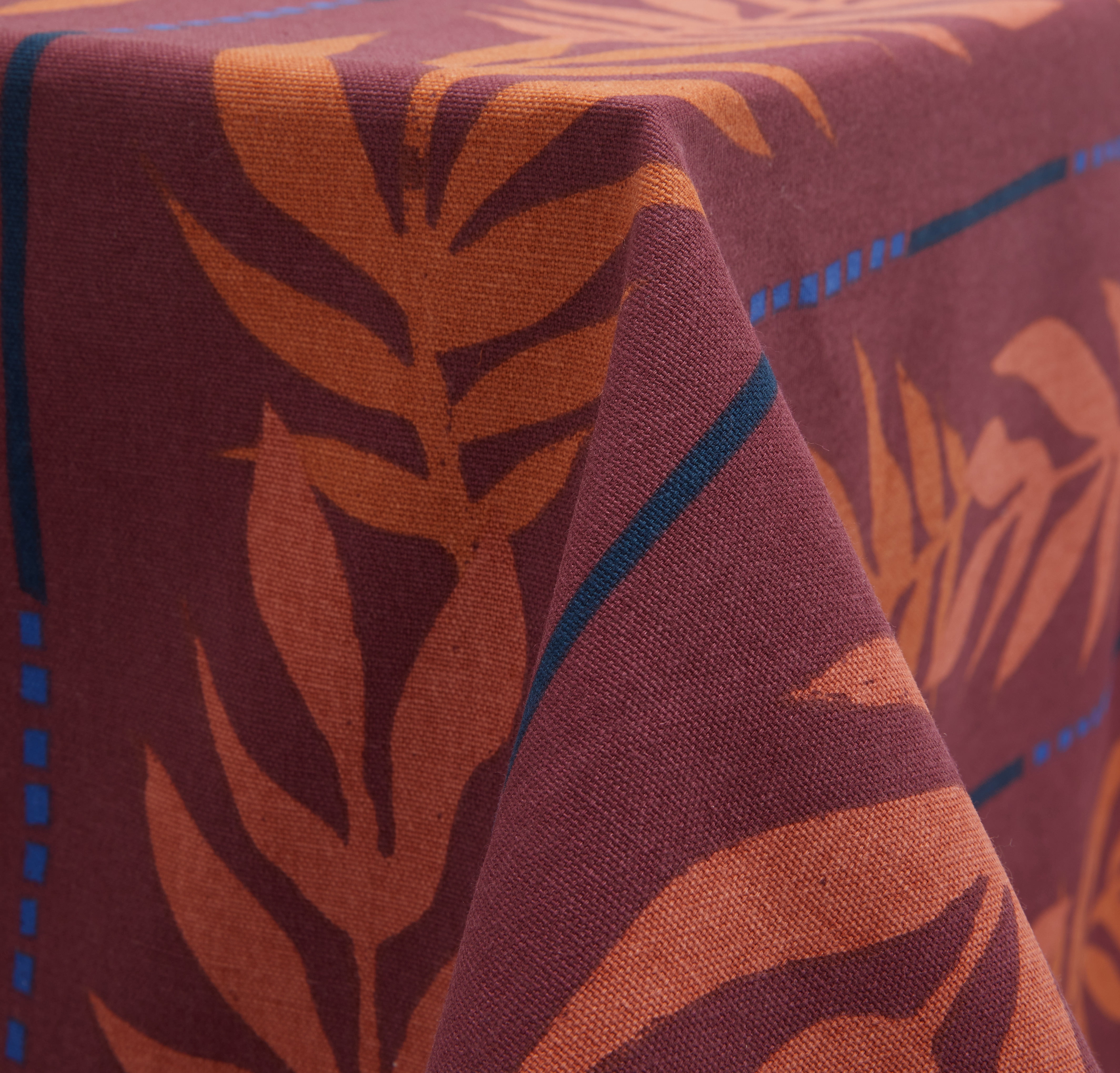 Drew Barrymore Flower Home Vintage Palm Table Throw, Venetian Wine