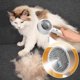 thumbnail image 4 of Peine rociador para mascotas para perros y gatos | Herramienta de aseo para depilación con batería | Reduce el pelaje estático y suelto | Dientes cómodos y suaves | Cepillado diario fácil | 1 Pieza, 4 of 6