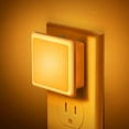 thumbnail image 1 of Paquete de 2 luces nocturnas enchufables a la pared, luz nocturna enchufable con sensor de luz del atardecer al amanecer, blanco suave de 3000 K, 0.3 W, luz nocturna LED para baño, adulto, 1 of 8