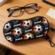thumbnail image 5 of Funda para gafas con temática de fútbol, clip mosquetón, cierre de cremallera, material de neopreno suave, tamaño compacto, ideal para gafas de sol, gafas graduadas, llaves y accesorios pequeños., 5 of 6