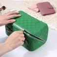 thumbnail image 3 of Bolsa de maquillaje Cessfle a cuadros de gran capacidad con asa de 25 x 12 x 12 cm, 3 of 9