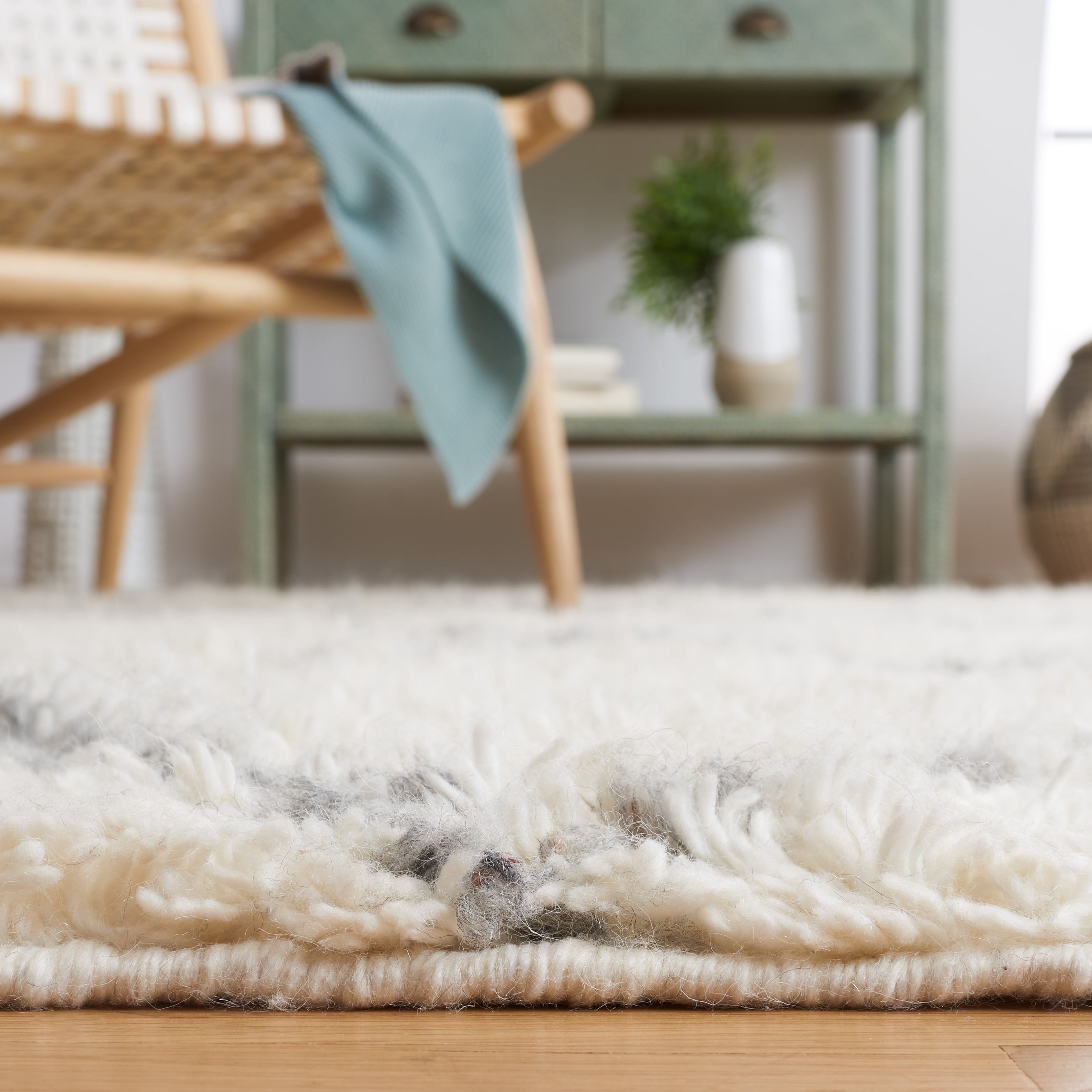 SAFAVIEH Kenya Marnie Diamond Area Rug, Ivory/Gray, 6' x 6' Round