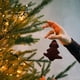 thumbnail image 4 of Adornos navideños, regalos navideños, colgante para árbol de Navidad, peluche rojo oscuro coreano con adornos, paquete de materiales para manualidades, decoraciones navideñas, decoraciones para festiv, 4 of 6