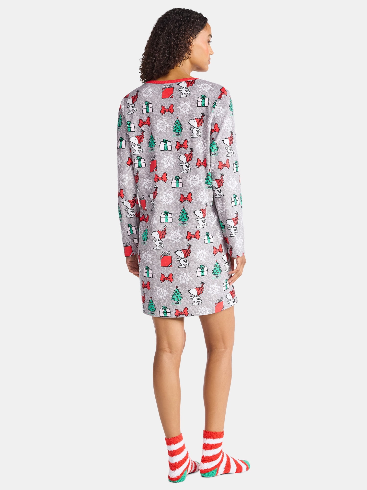 Peanuts Women's and Women's Plus Christmas Print Henley Sleepshirt and Plush Socks Set, 2-Piece, Sizes XS-3X
