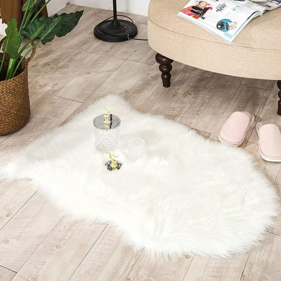 Howarmer Faux Fur Rug, Fluffy Shaggy Area Rug Ultra Soft 2 x 3 Feet Sheepskin Fur Rug, White Fuzzy Rug Machine Washable Shag Rug, Decor Throw Rugs for Bedroom, Room, Living Room,White