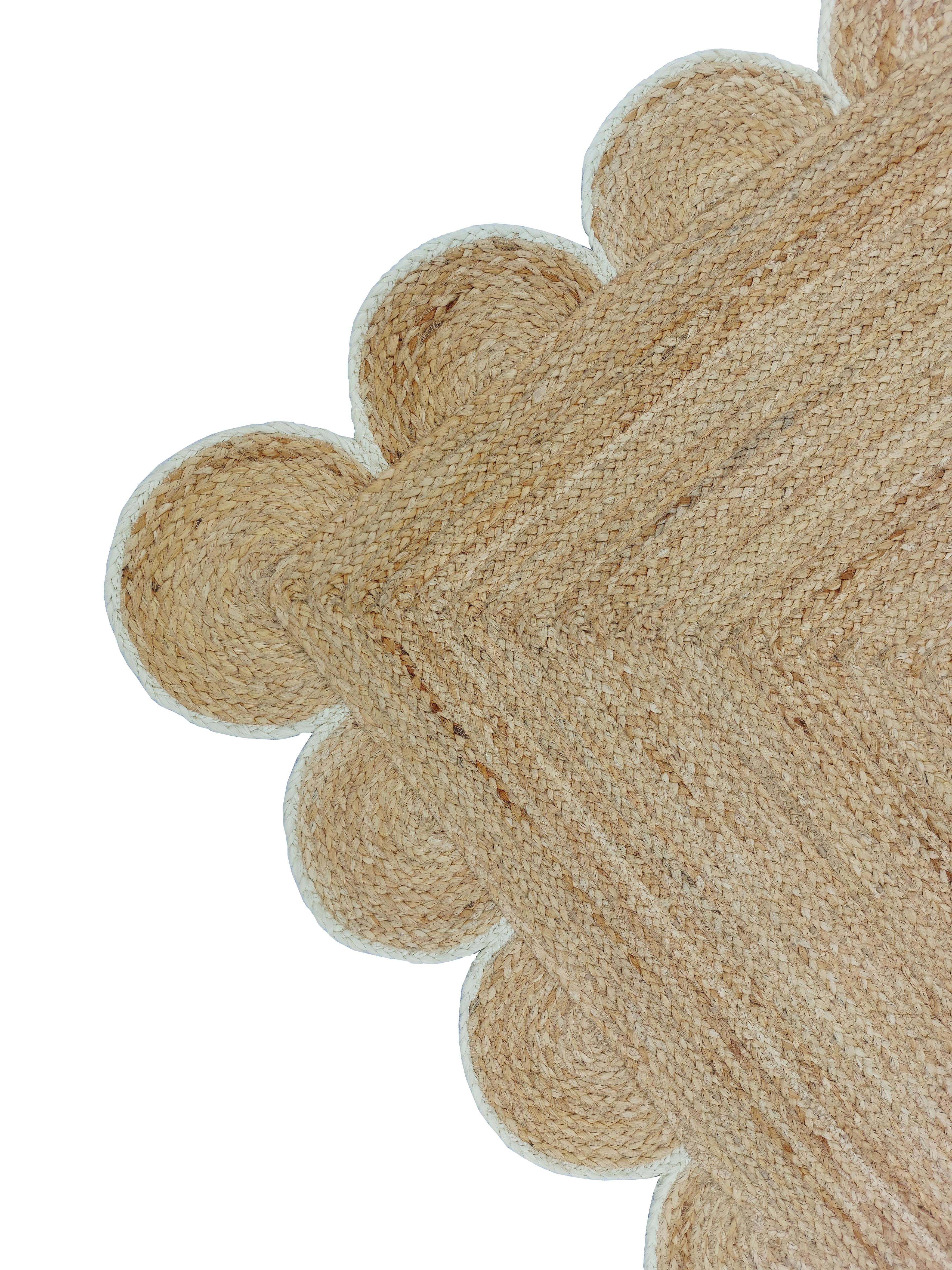 Weaving Village Scalloped Natural Jute Area Rug, Off White Color Trim, Size 2'x3'