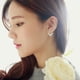 thumbnail image 2 of Delicado juego de pendientes florales para mujer para el glamour cotidiano Pendientes de flores de moda, 2 of 3