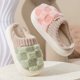 thumbnail image 2 of Zapatillas de algodón cálidas a cuadros para hombres y mujeres, toboganes de suela gruesa y suave, piso de interior, zapatos planos antideslizantes para el hogar, invierno, pareja de moda, 2 of 5