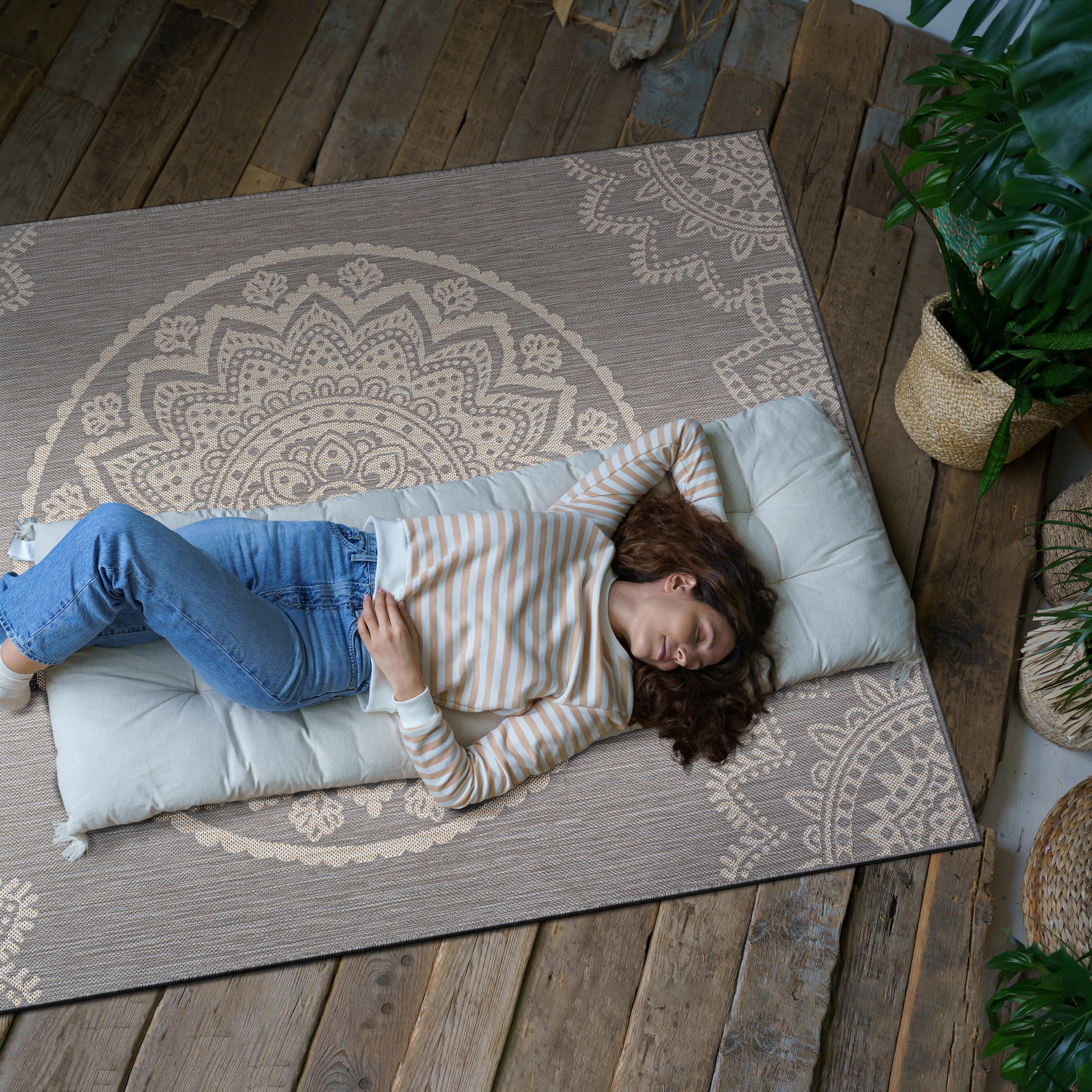 CAMILSON Indoor Outdoor Rug, 6' x 9' Grey Medallion Area Rugs