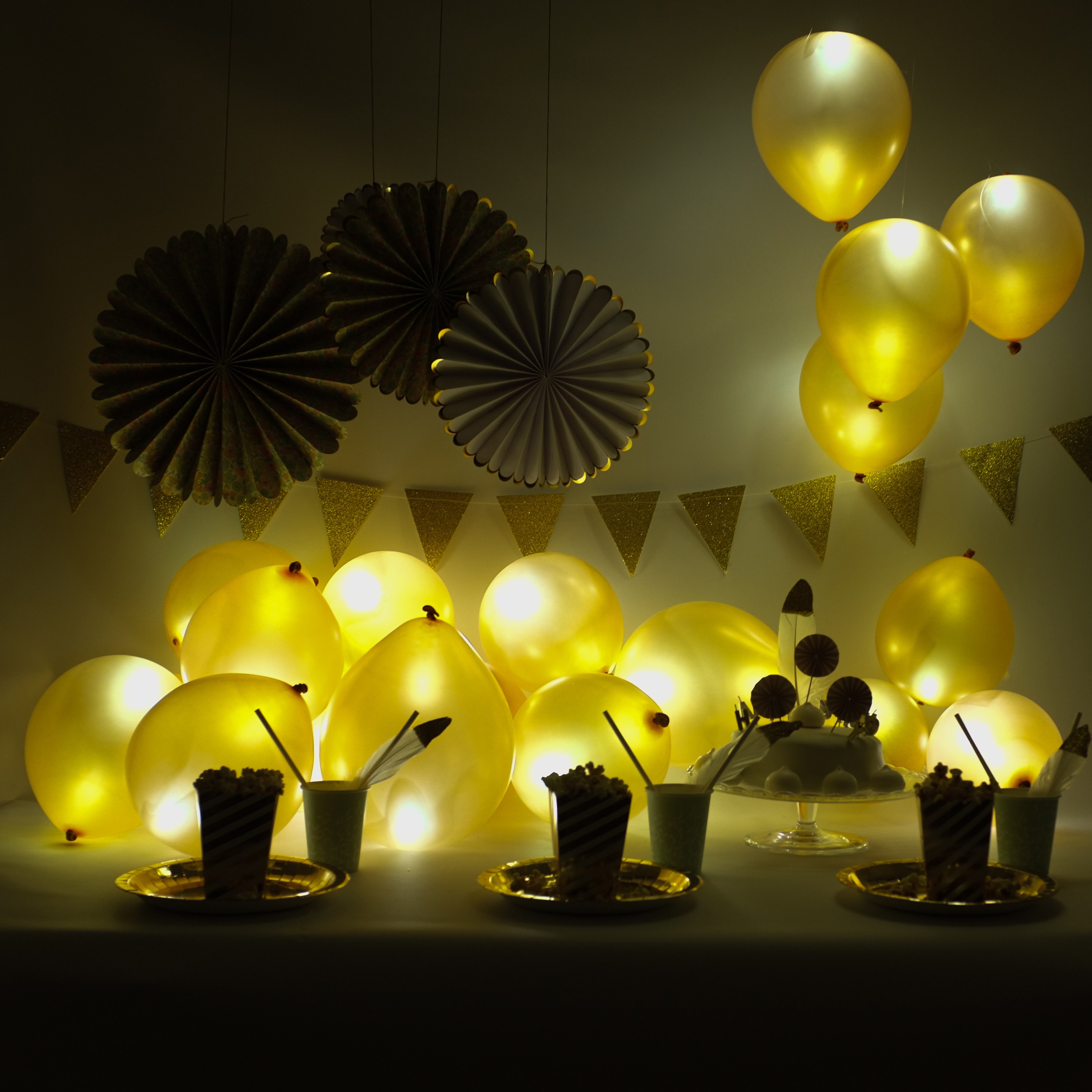 illooms LED Light-Up Latex Balloons, Metallic Gold, 15-Pack photo 2