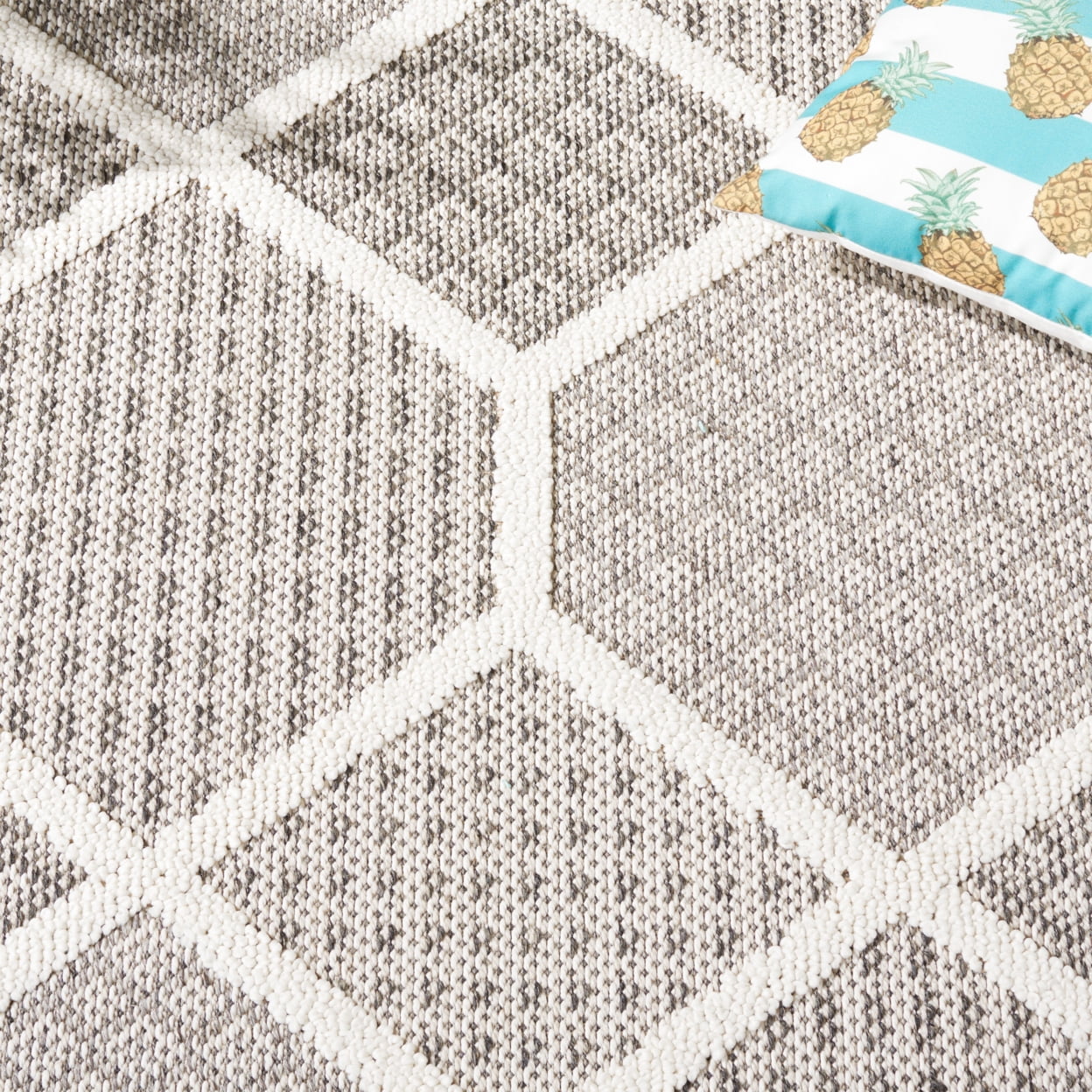 SAFAVIEH Global Mindy Diamond Area Rug, Grey/Ivory, 6'7" x 6'7" Square