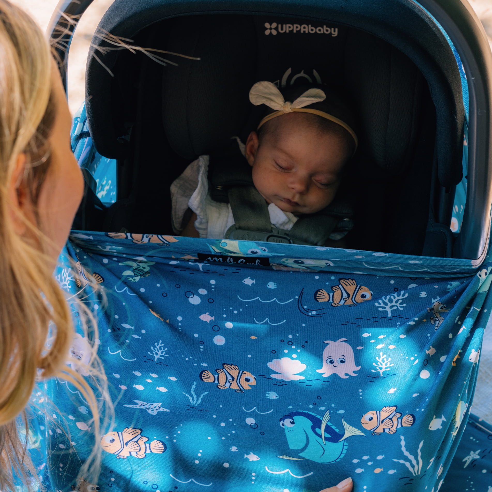 Disney Pixar Finding Nemo 5-in-1 Nursing and Car Seat Cover