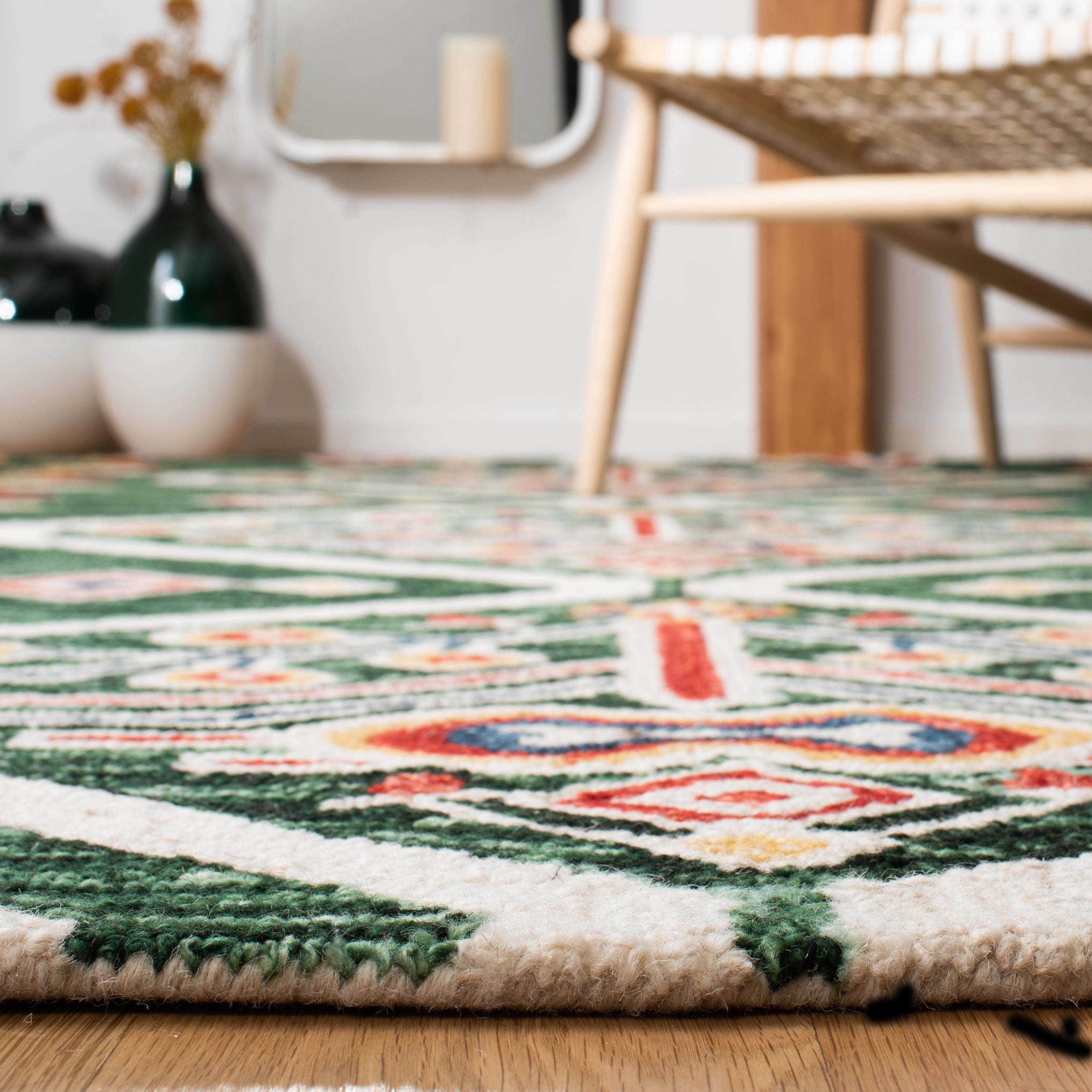 SAFAVIEH Aspen Eirann Southwestern Wool Area Rug, Green/Ivory, 7' x 7' Square