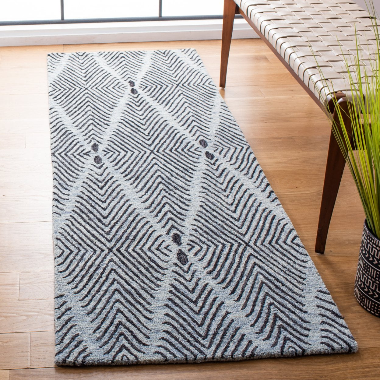 SAFAVIEH Micro-Loop Angelica Diamond Area Rug, Light Blue/Charcoal, 8' x 10'