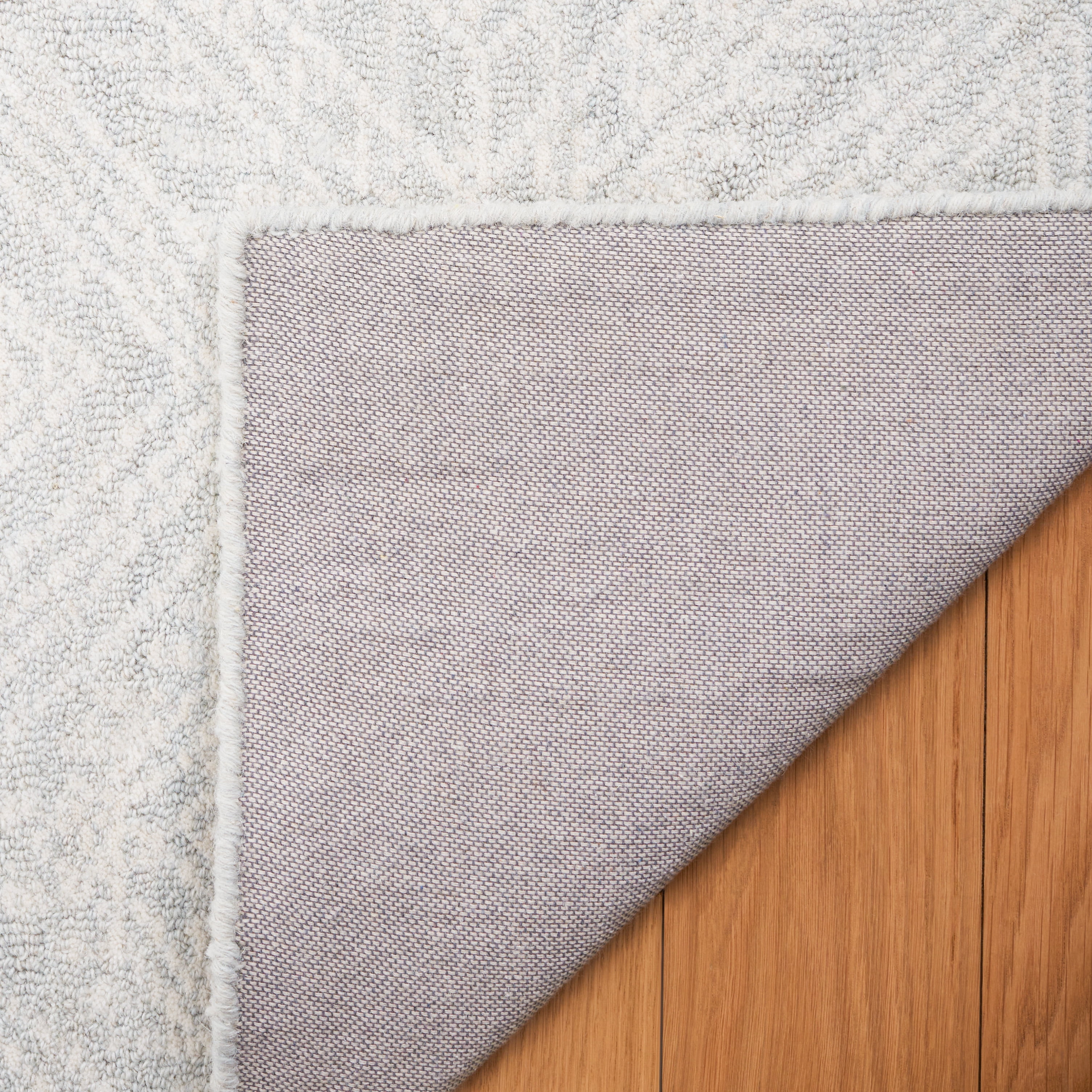 SAFAVIEH Micro-Loop Liana Medallion Area Rug, Light Grey/Ivory, 6' x 6' Square