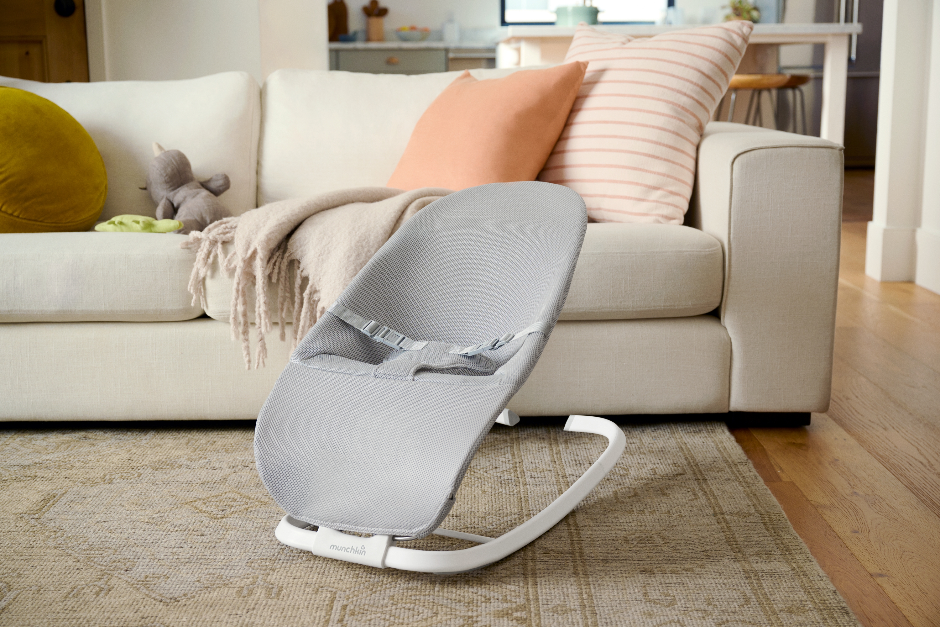 Munchkin Spring 2-in-1 Infant Bouncer & Rocker, Gray photo 2
