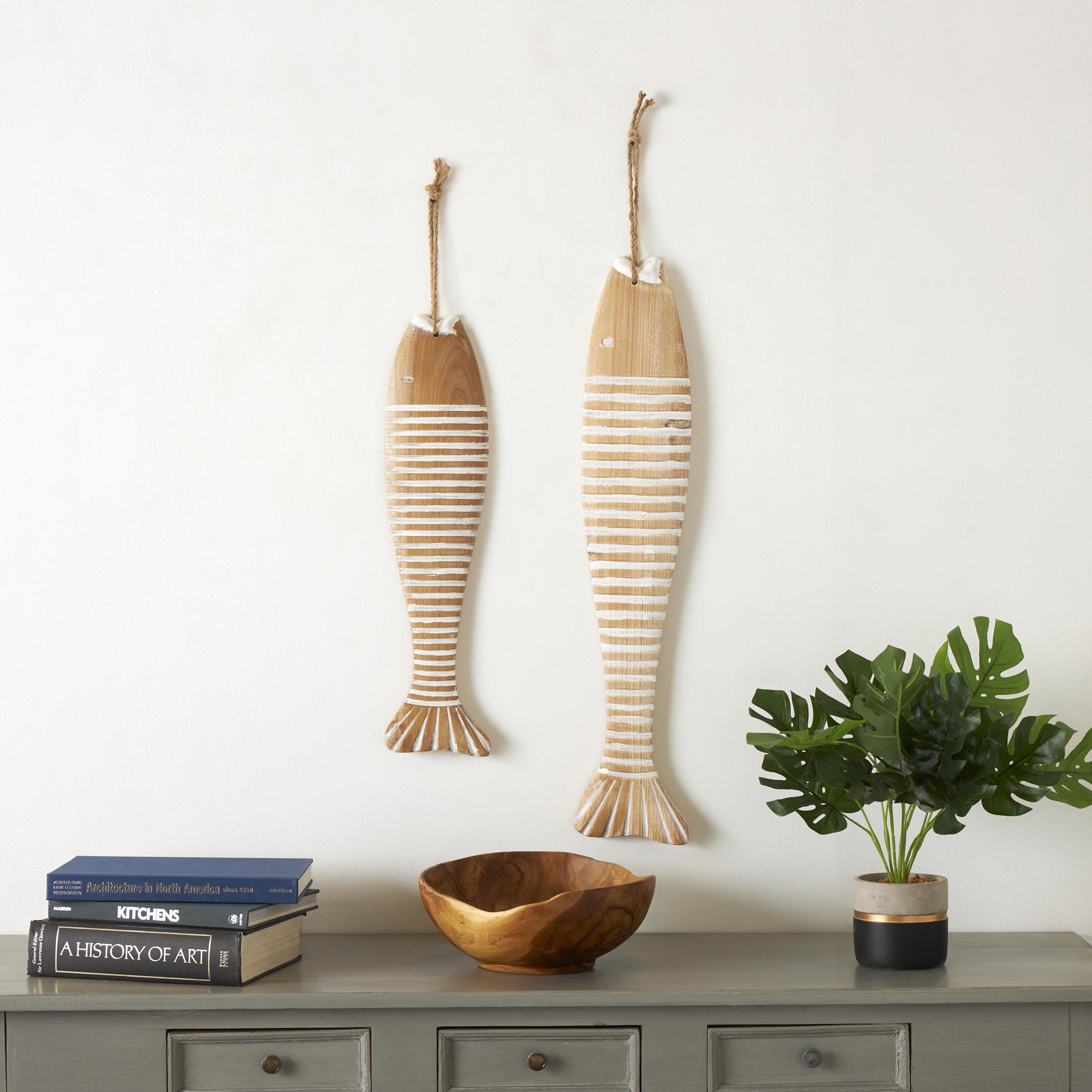 DecMode Brown Wood Fish Wall Decor with White Stripes and Hanging Rope (2 Count)