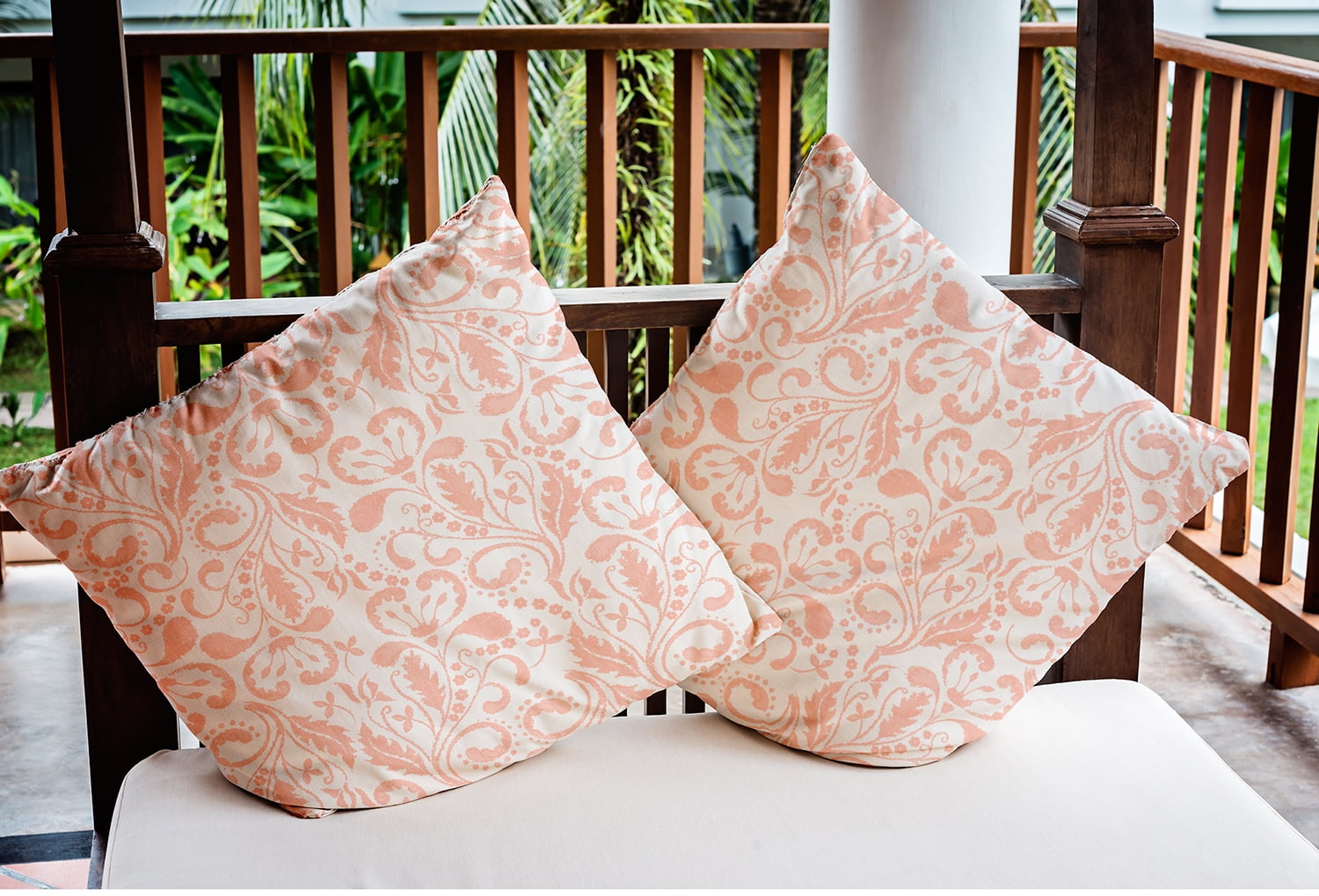 20" x 20" Simply Daisy Aurora Indoor/Outdoor Polyester Throw Pillow, Blush Qty 1