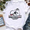 thumbnail image 3 of Camiseta con estampado gráfico "Enseñar es un paseo por el parque" para mujer, divertida camiseta de dinosaurio jurásico, camiseta para mujer con mensaje "Vida/espíritu docente", 3 of 5