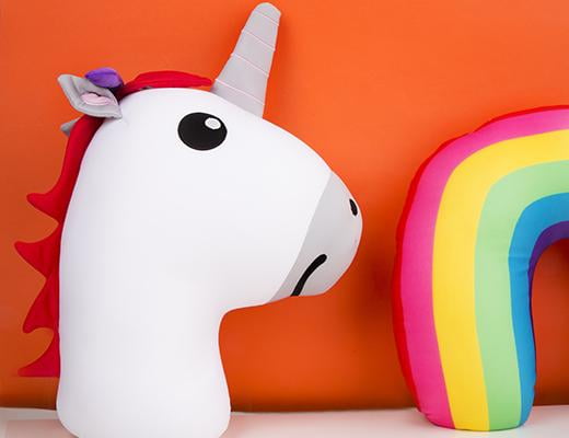 kikkerland zip & flip travel pillow