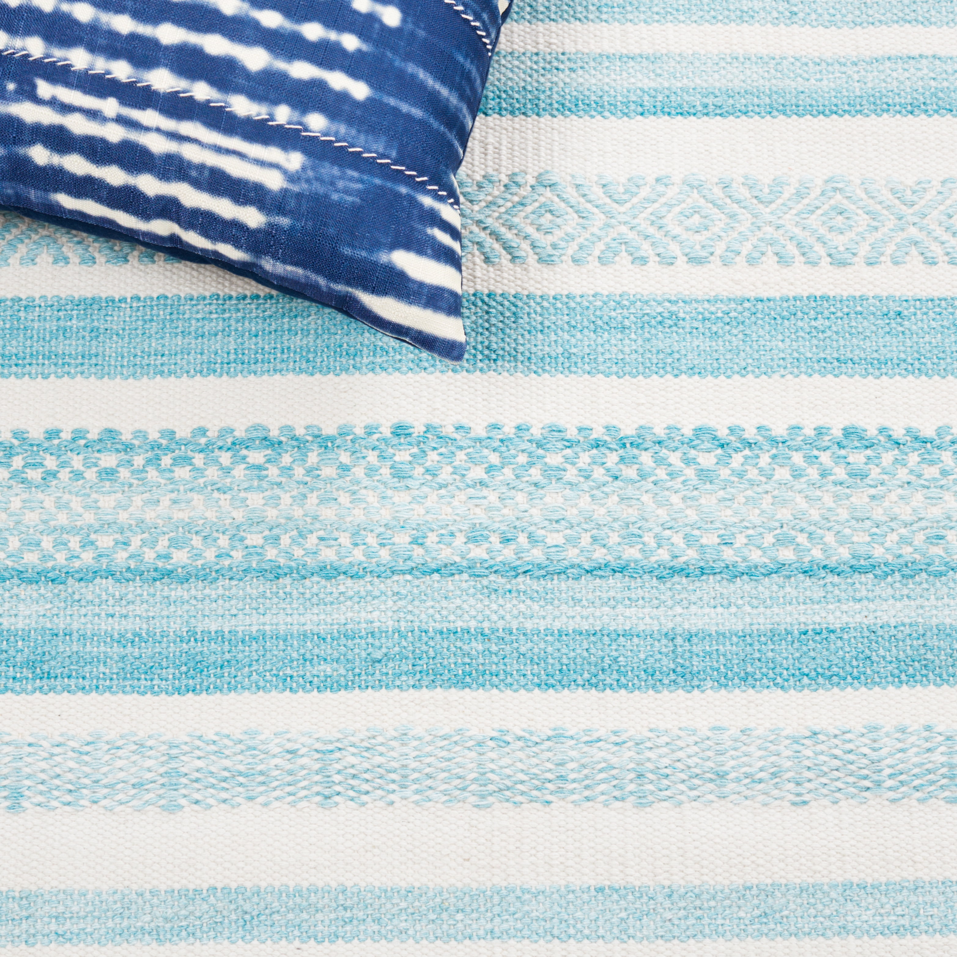 SAFAVIEH Striped Kilim Leo Striped Polyester Area Rug, Turquoise/Ivory, 4' x 6'