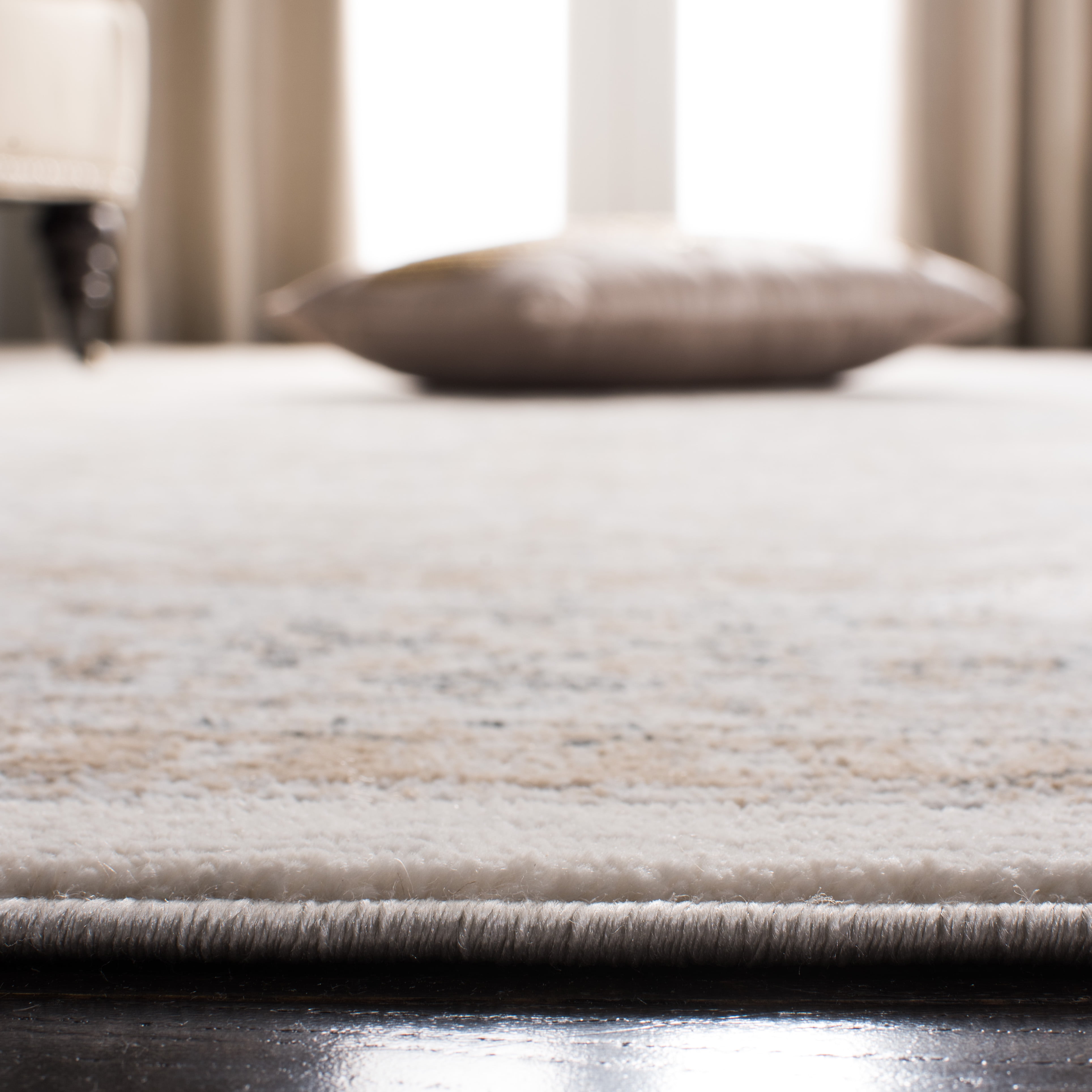 SAFAVIEH Isabella Zander Oriental Runner Rug, Cream/Beige, 2'2" x 8'