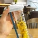 thumbnail image 5 of Botella de agua plegable con separador de té y pajita, portátil y resistente a caídas. Marco metálico, diseño de 2 niveles, plegable y ajustable. Ideal para dormitorios, filtración de agua,, 5 of 7
