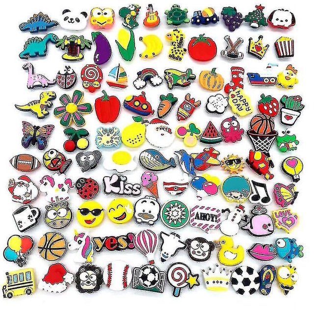 50 Random 100 piezas diferentes dijes de zapatos para decoración de pulseras y zapatos