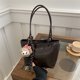 thumbnail image 3 of Bolsos de gran valor para mujer, otoño e invierno, retro, versátil, 2025, nuevo bolso bandolera informal para mujer, bolso bandolera portátil., 3 of 5