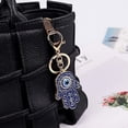 thumbnail image 3 of Llavero Hamsa Mano De Fátima Llavero Mal De Ojo Con Diamantes De Imitación De Cristal Resina Lucky Nazar Amuleto Ojo Del Diablo Palma Encanto Llavero Para Mujeres Hombres Coche, 3 of 4