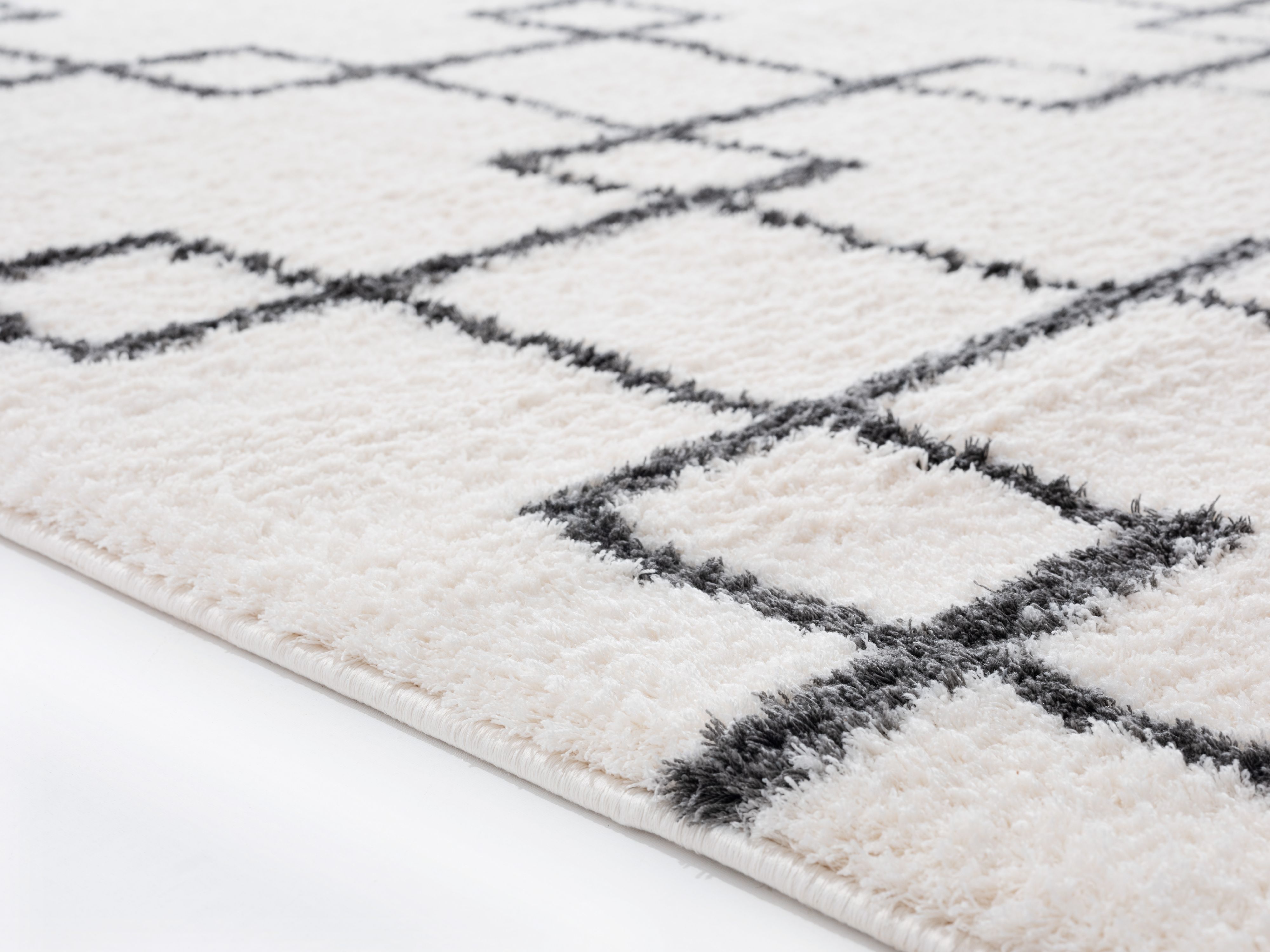 United Weavers Celestial Dadrail Contemporary Geometric Area Rug, White, 5'3" x 7'2"