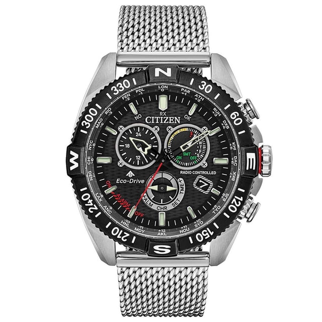 reloj citizen eco-drive promaster navihawk cb5840-59e - s022 Reloj para hombre con caja de 46 mm en mesh de acero inoxidable gris, esfera negra con tres subesferas, bisel giratorio negro con marcadores N/S/E/W y escala numérica, correa malla metálica gris y tres coronas laterales; tecnología Eco-Drive y resistencia 3 ATM. También suele usarse como reloj de viaje por sus funciones de zona horaria.