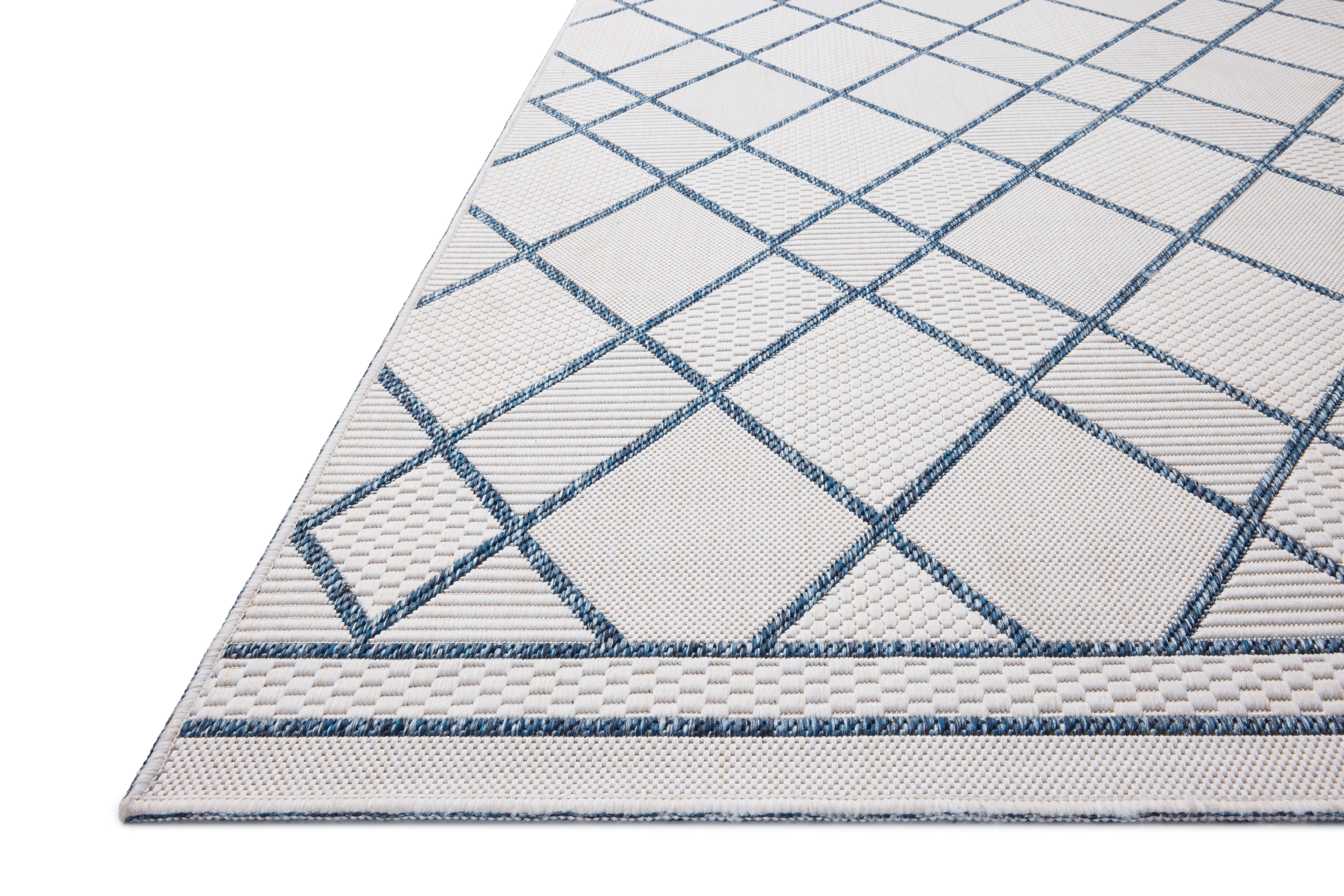 Indoor Outdoor Rug 5x8, Reversible, Loloi Easton Ivory / Denim (5'3" x 7'6")